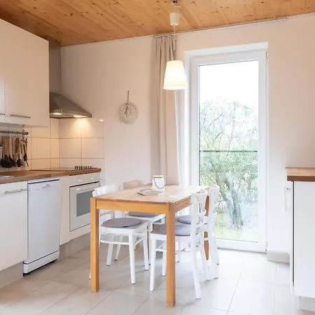 Bruns Wiek Haus Max Einfach Дом отдыха Циров